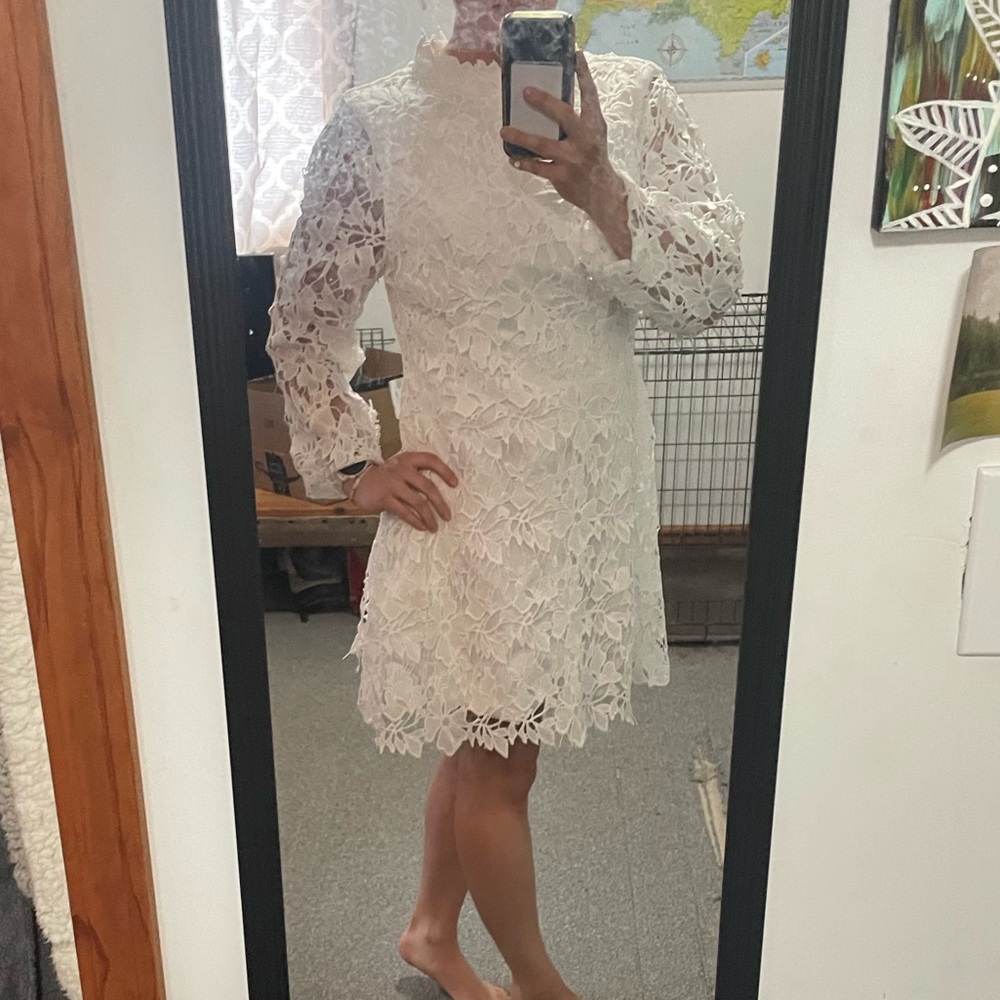 Women’s Short Lace Wedding Dress- size 10US - Picture 3 of 13